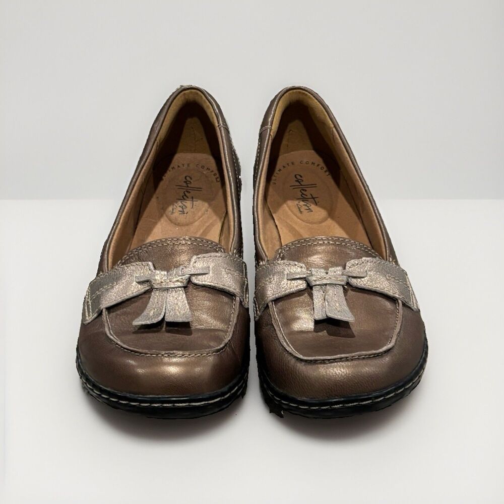 Clarks Collection Womens 8, EU 39 Metallic Gold Loafers Fring Tie Accent